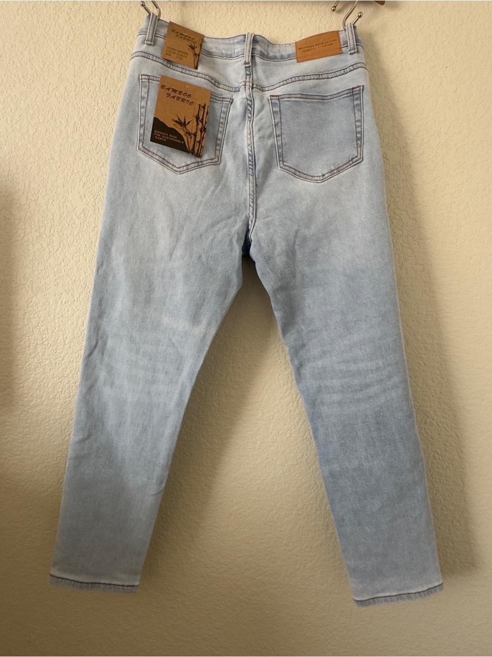 Slim High-Rise Women's Jeans in Light Wash